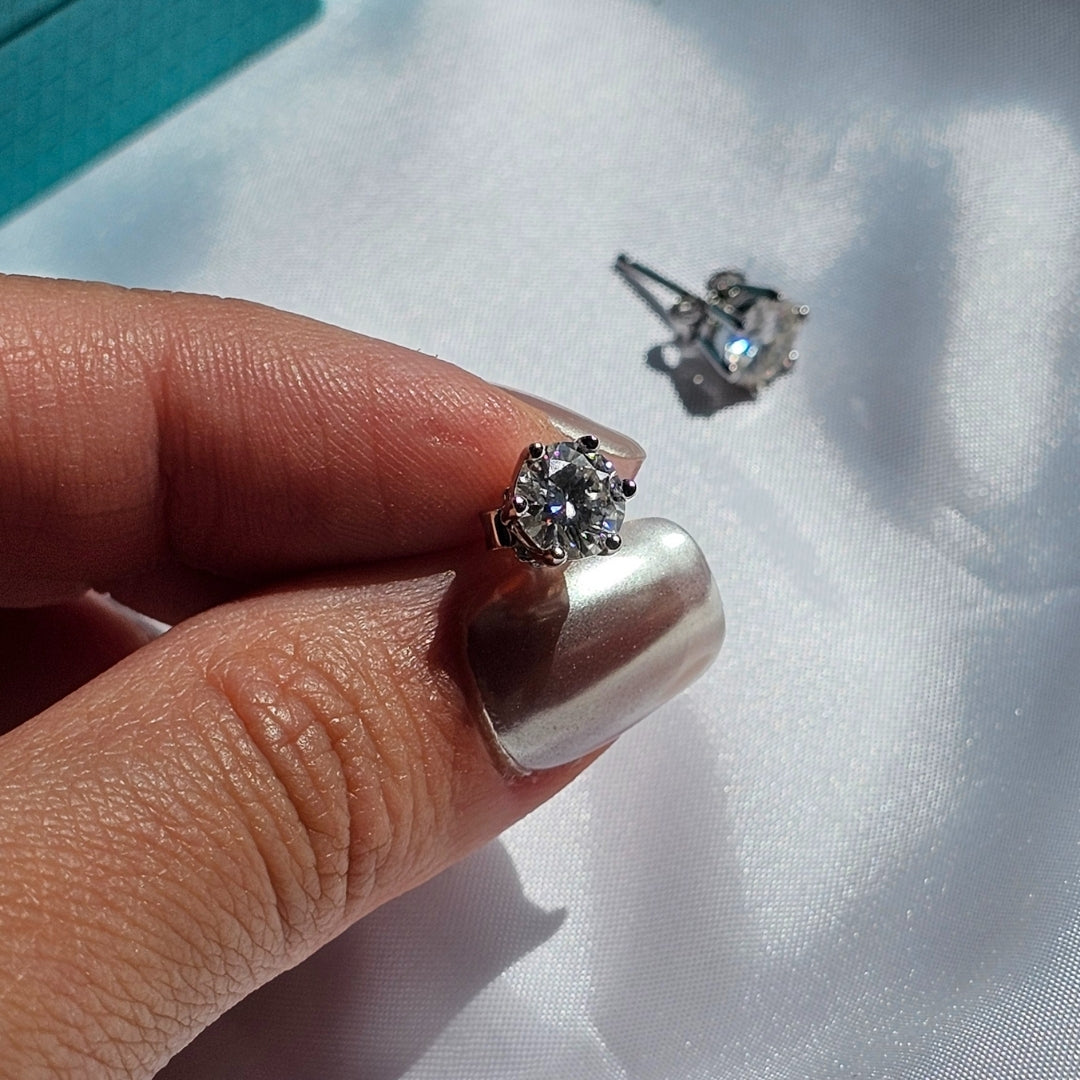 Valoré Brilliant Moissanite Stud Earrings