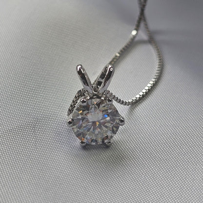 Valoré 18K Luxury Moissanite Pendant Necklace