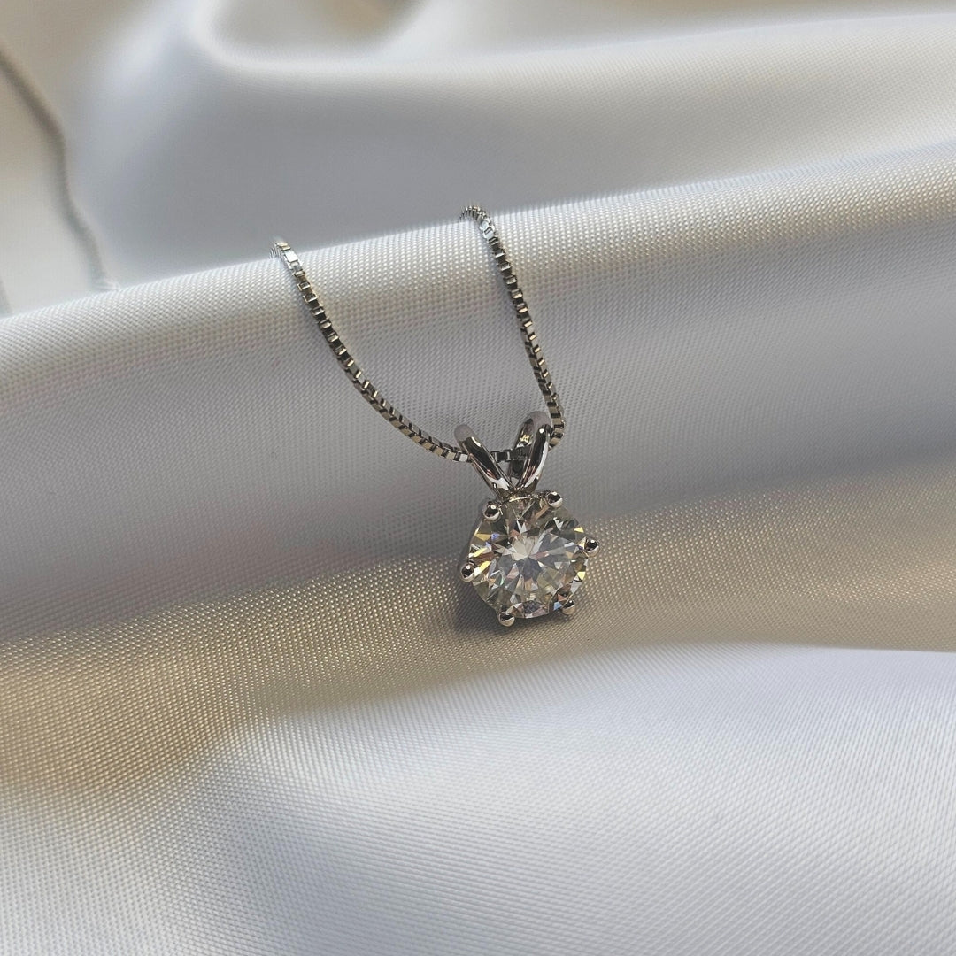 Valoré 18K Luxury Moissanite Pendant Necklace