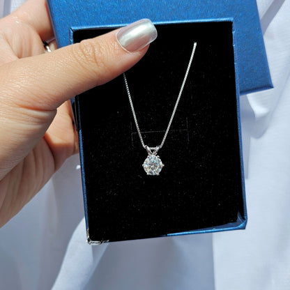 Valoré 18K Luxury Moissanite Pendant Necklace