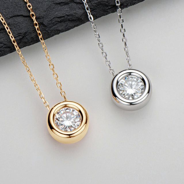 Valoré 18K Moissanite Pendant & Earrings Gift Set