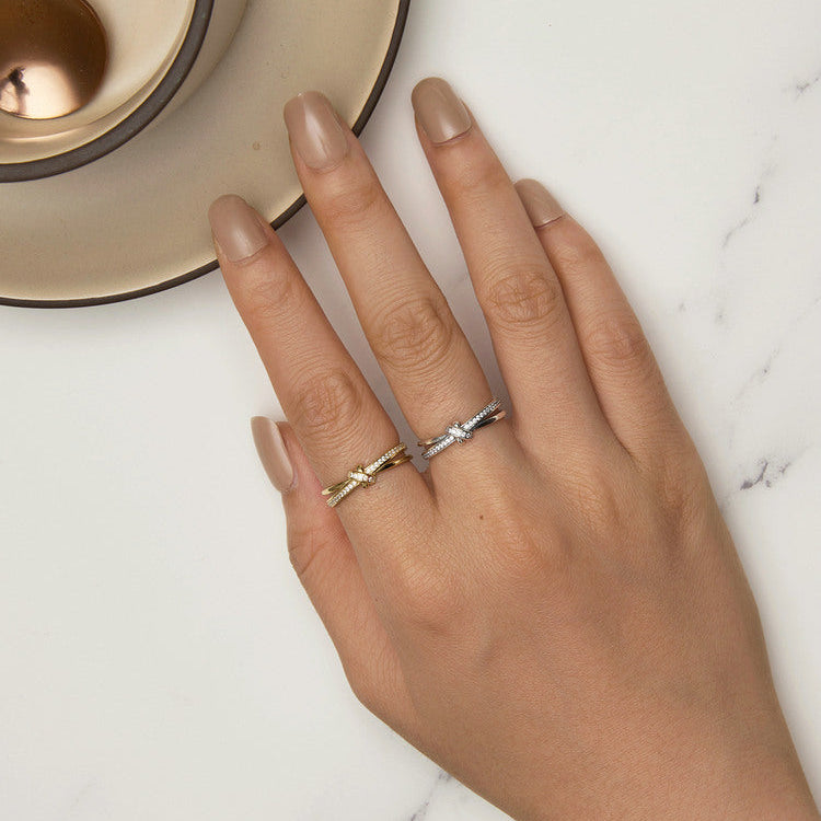 Valoré Knot Minimalist Ring