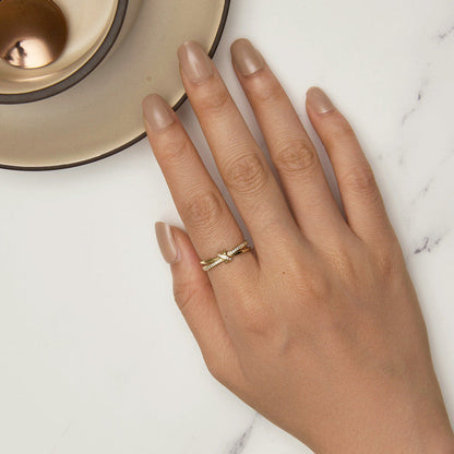 Valoré Knot Minimalist Ring