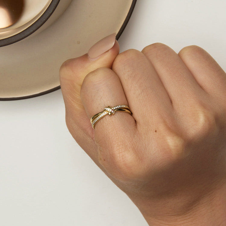 Valoré Knot Minimalist Ring