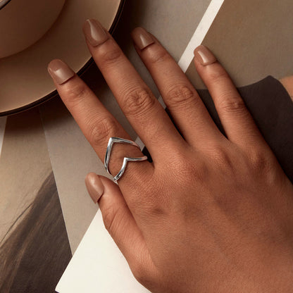 Valoré V-Shaped Adjustable Ring